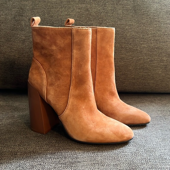 NEW Vince Camuto Enverna Block Heel Bootie Size 6.5 In Caramel Color - Picture 4 of 13